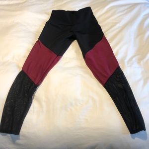 Maroon & black color block leggings w mesh bottom
